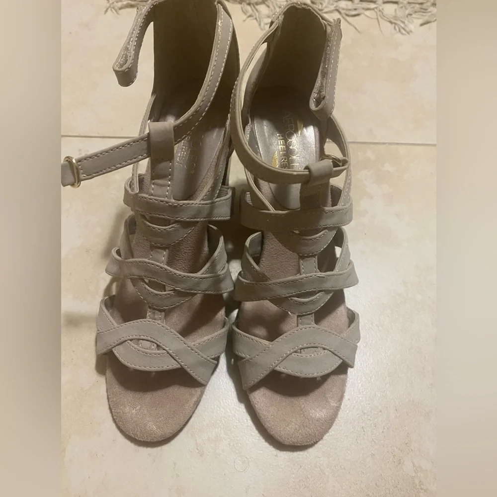 AEROSOLES Beige faux-leather upper Dress party Sandals Block heel Size 6 - Picture 3 of 8